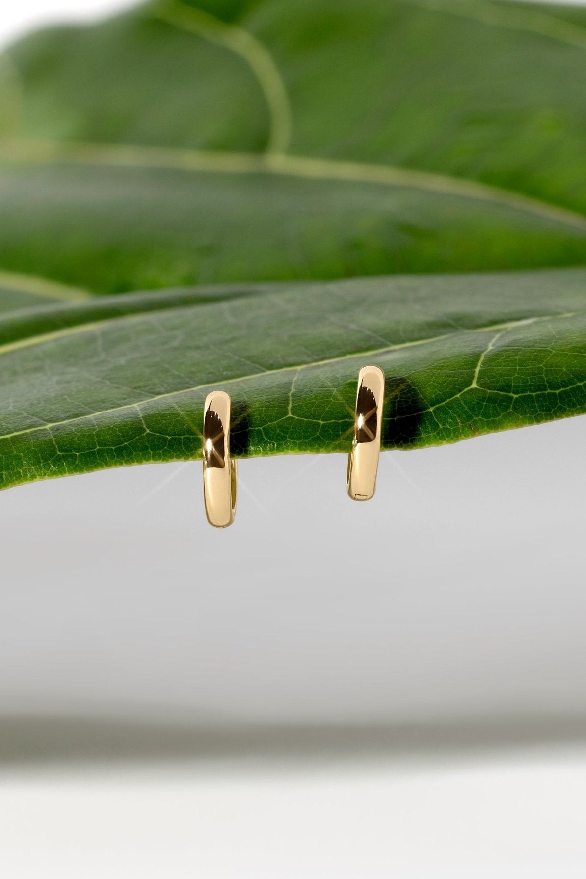 11x2mm Core High Polish Huggie 14k Yellow