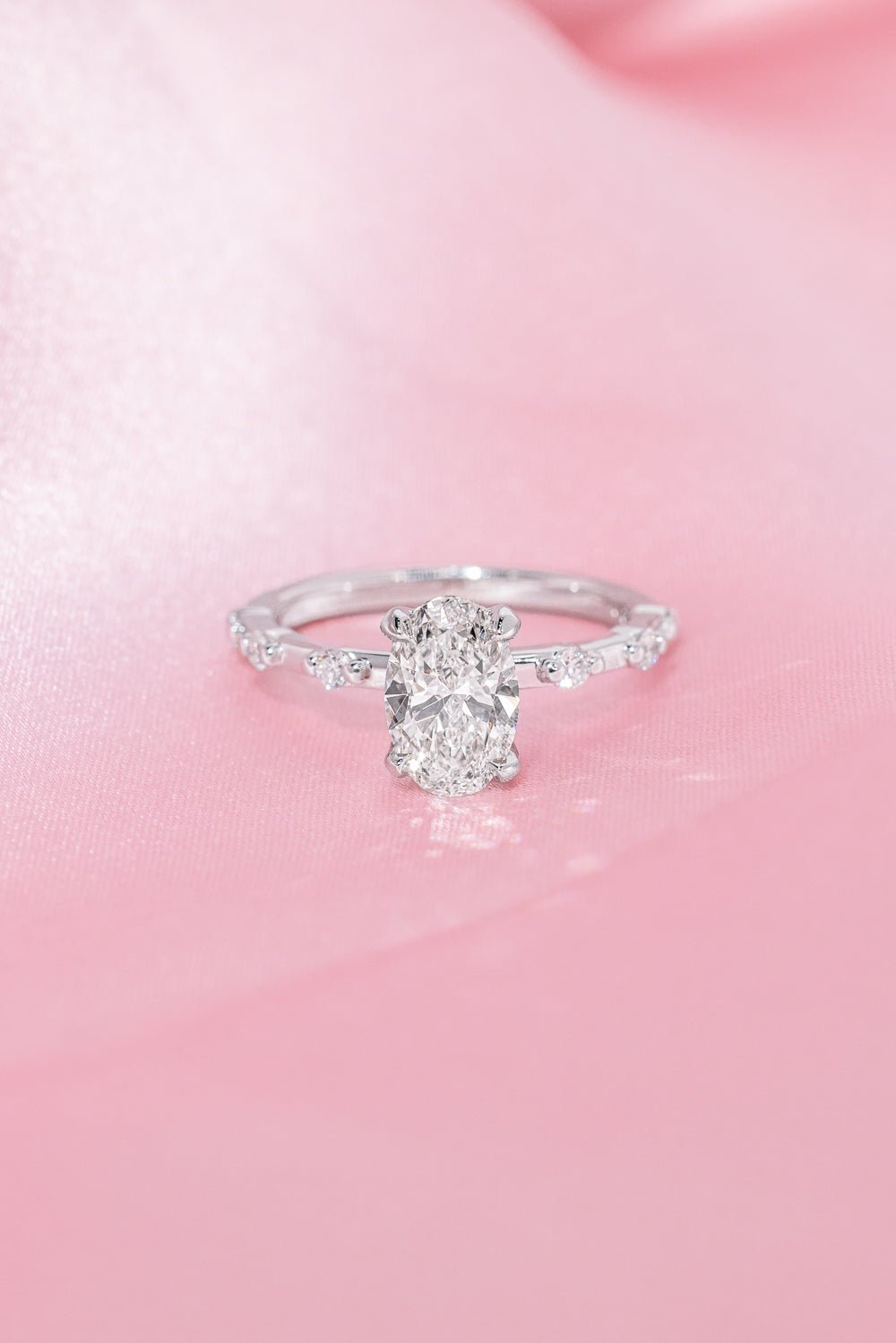 1.25ct D-VVS2 Oval Lab Diamond Daisy