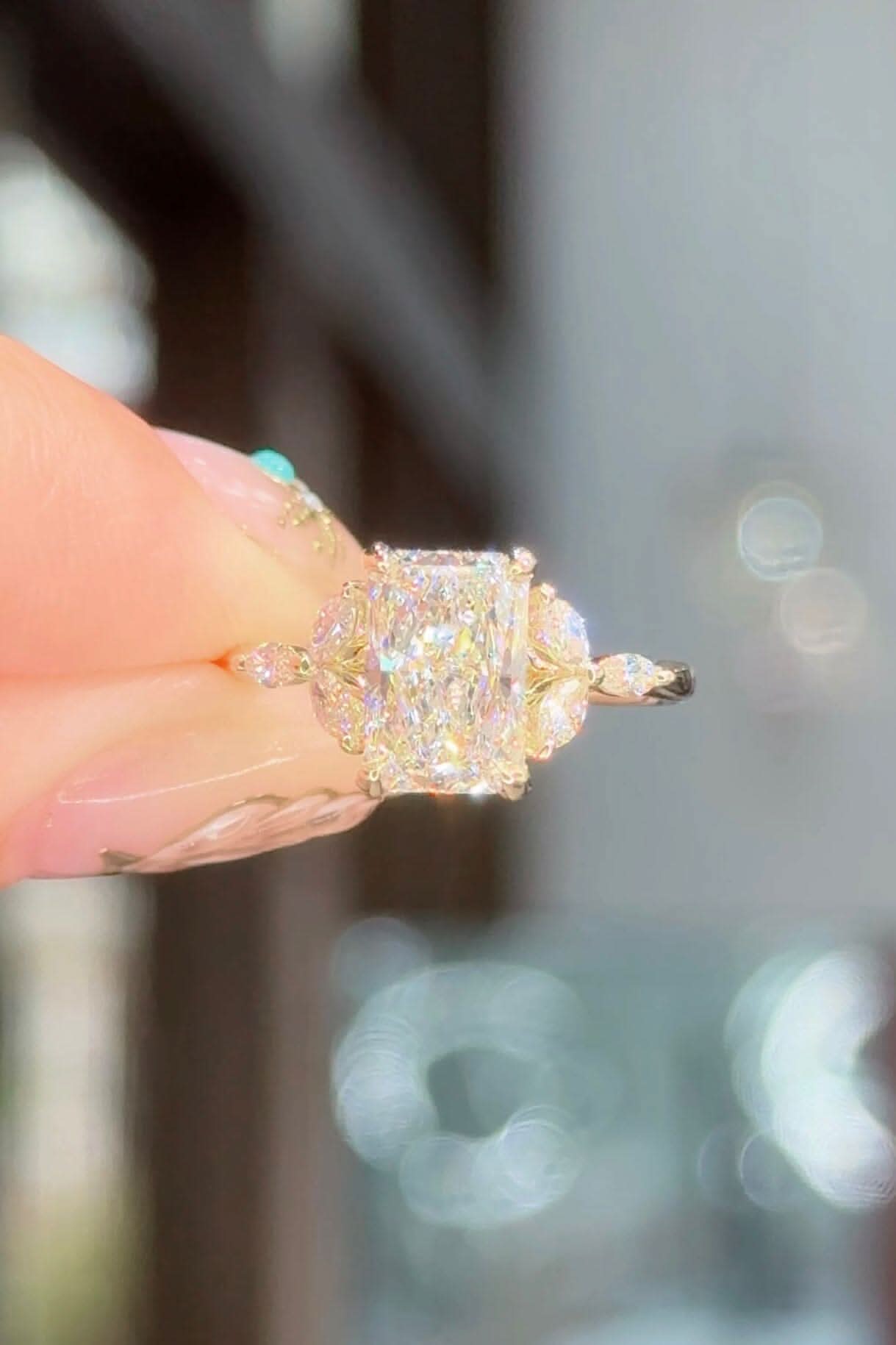 2.00ct D-VVS2 Radiant Lab Diamond Amber